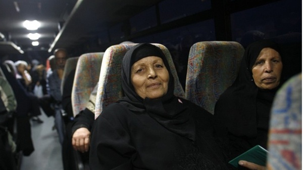 72 من أهالي أسرى غزة يزورون أبناءهم بنفحة